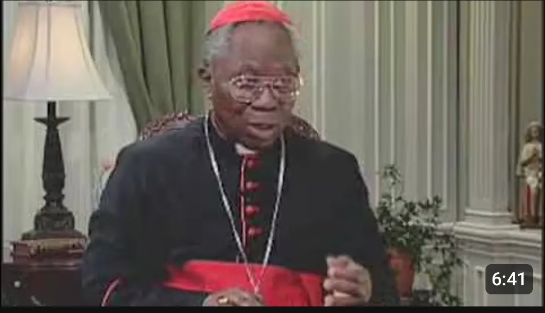 Communion Kneeling and on the Tongue is Preferred Form - Cardinal Arinze & Redemptionis Sacramentum
